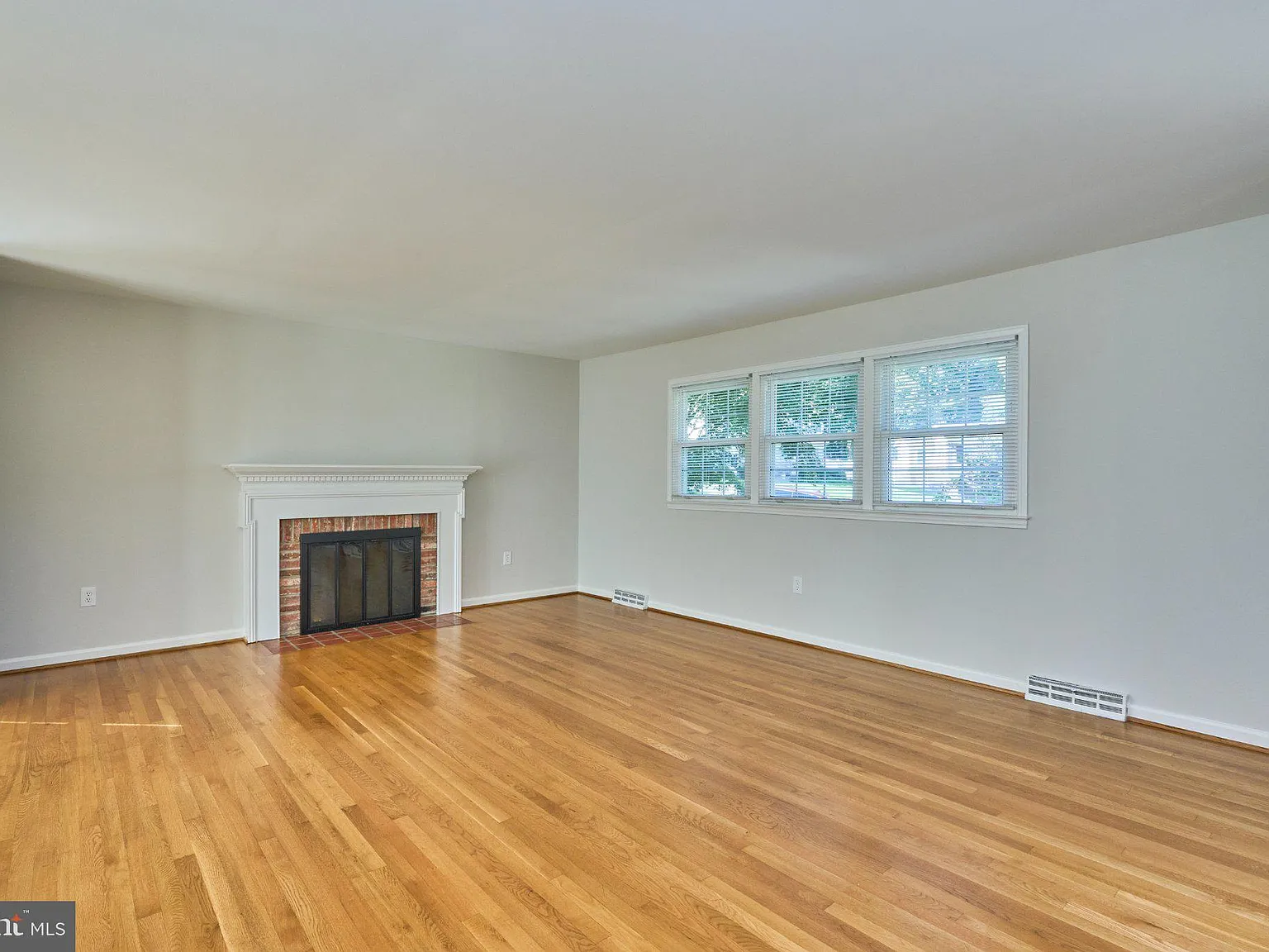 3 bed, 3.0 bath, 2768 sqft, $3,850 — Photo 4