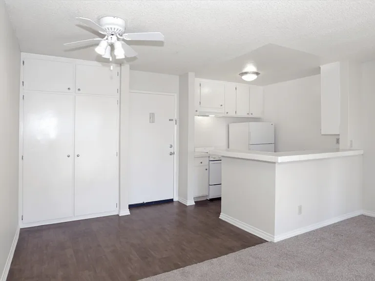 The Ray Apartments — Photo 26