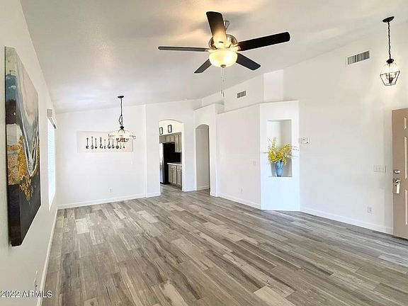 2nd image of 1077 W Laurel Ave