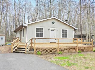 3290 Beech Ridge Dr, Pocono Summit, PA 18346