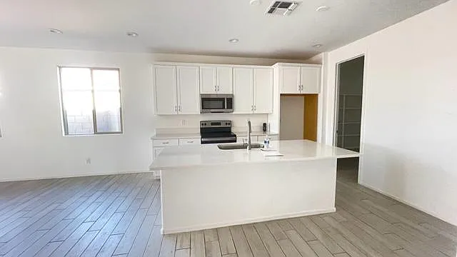 1224 E Jahns Dr — Photo 3
