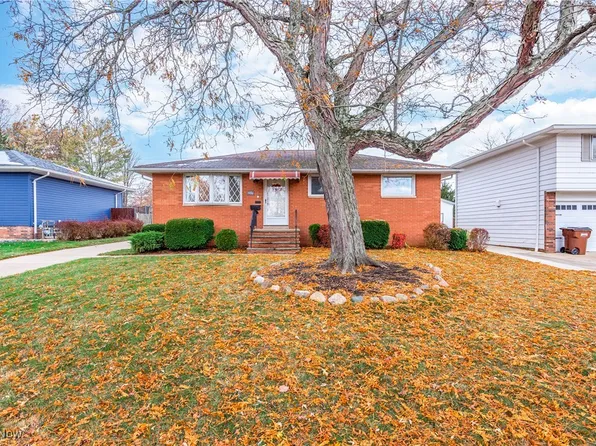 7406 Meadow Ln, Parma, OH 44134