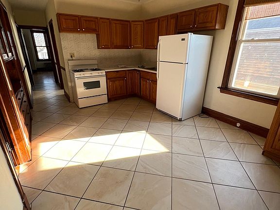 5th image of 4058 S Rockwell St