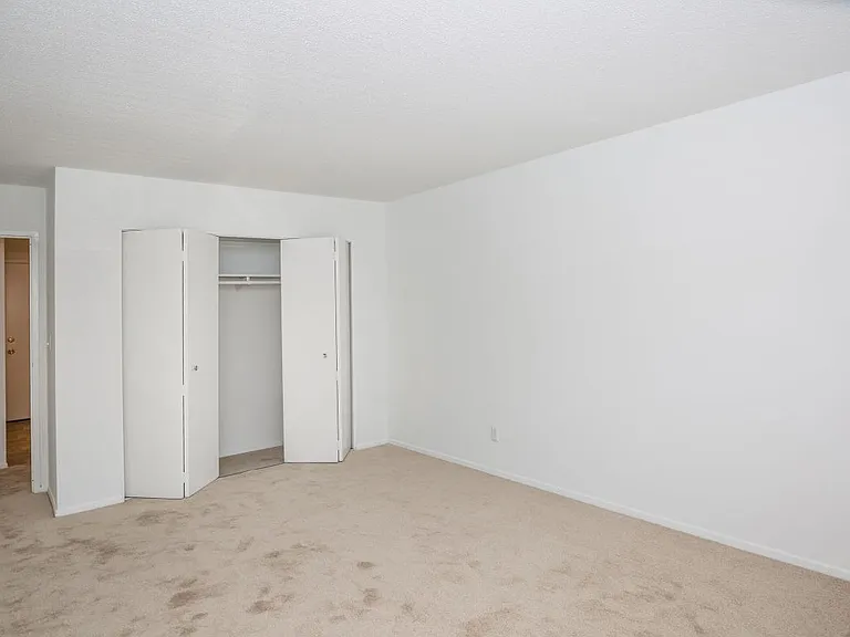 Groton Towers — Photo 23