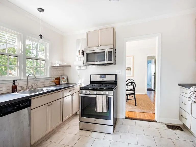 1543 Glenwood Ave SE — Photo 16