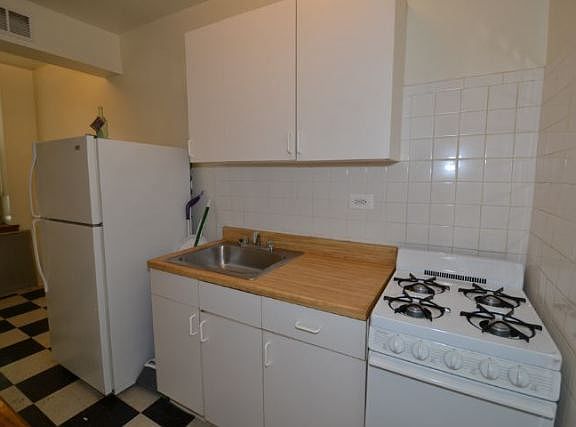 2nd image of 4756 N Maplewood Ave APT G2