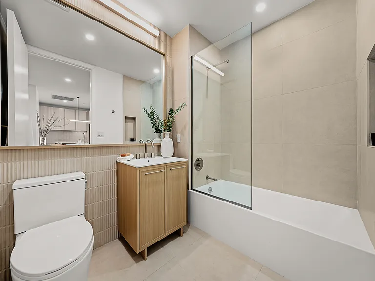 250 W 49th St #52001 — Photo 15