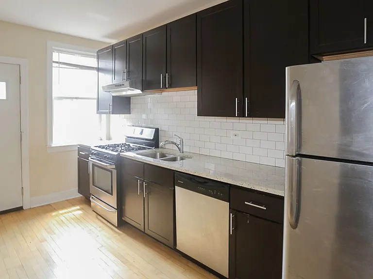 1919-31 W. Winona — Photo 16