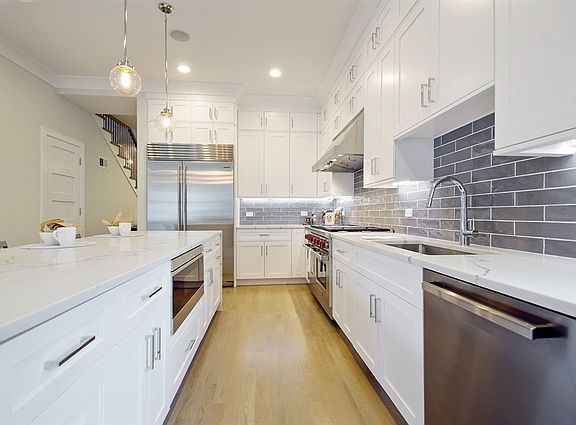 5th image of 3115 N Southport Ave