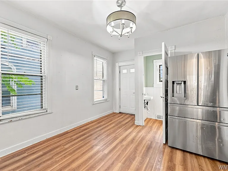 304 W Delavan Ave — Photo 12