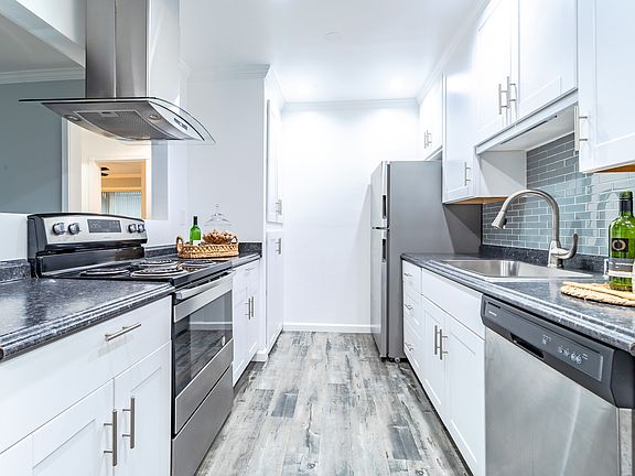 3rd image of 1030 Magnolia Ave APT 15