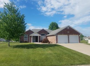 210 Crest Ave, Holts Summit, MO 65043