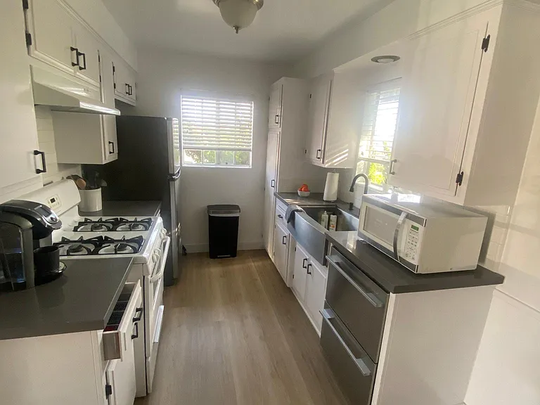 302 Avenida Del Mar #B — Photo 4