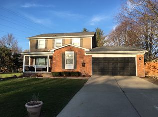 1461 Deerhurst Ln, Rochester Hills, MI 48307