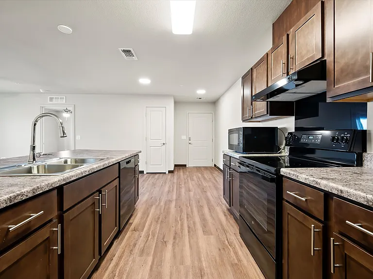 Lynne Village Apartments — Photo 52