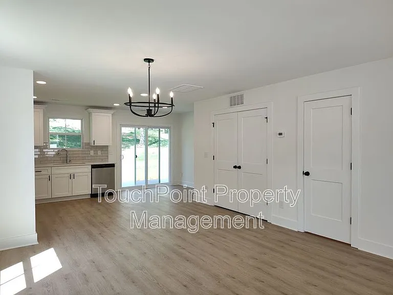 1413 Arden Ave — Photo 7