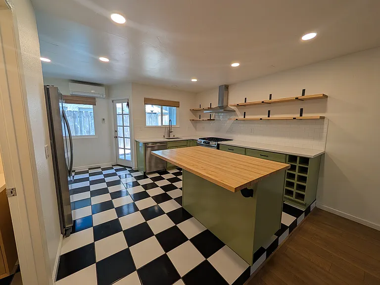 4510 Campus Ave #5 — Photo 7