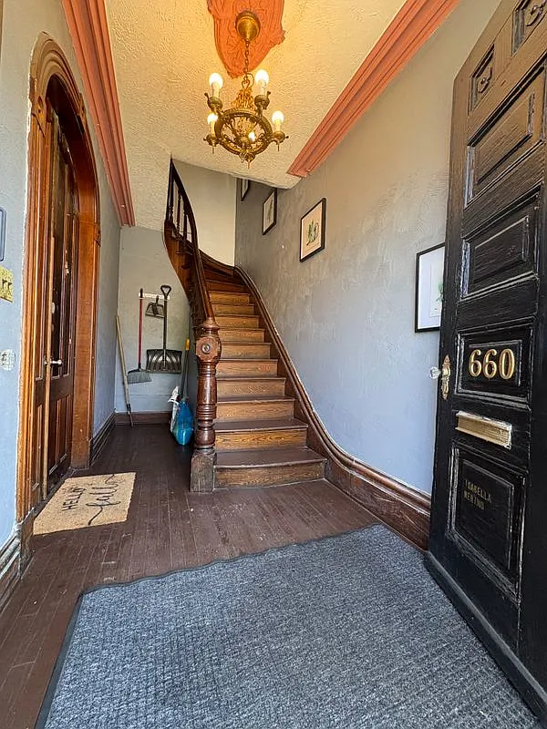 2 bed, 1.0 bath, 800 sqft, $1,500 — Photo 2