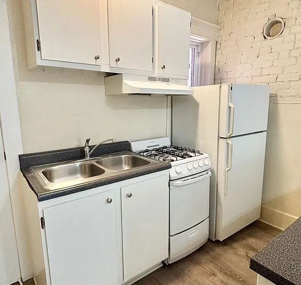 R0180 - Pettygrove Apartments — Photo 23