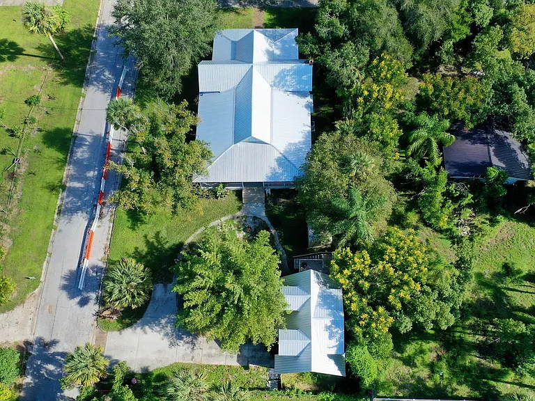523 W Oak St — Photo 10