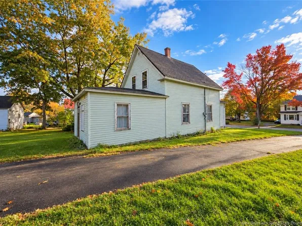 47 Highland Ave, McAdam, NB E6J 1H7