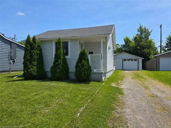 135 McArthur Ave, Welland, ON L3B 2J8