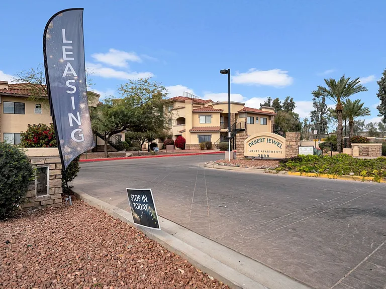 Desert Jewel Apartments — Photo 30