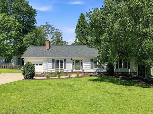 109 Stonehenge Ct, Taylors, SC 29687