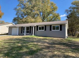 10 S Perry Cir, O Fallon, MO 63366