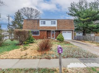 1 Bear St, Selden, NY 11784