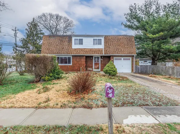 1 Bear Street, Selden, NY 11784