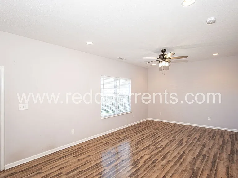 806 Kelly Pass — Photo 6