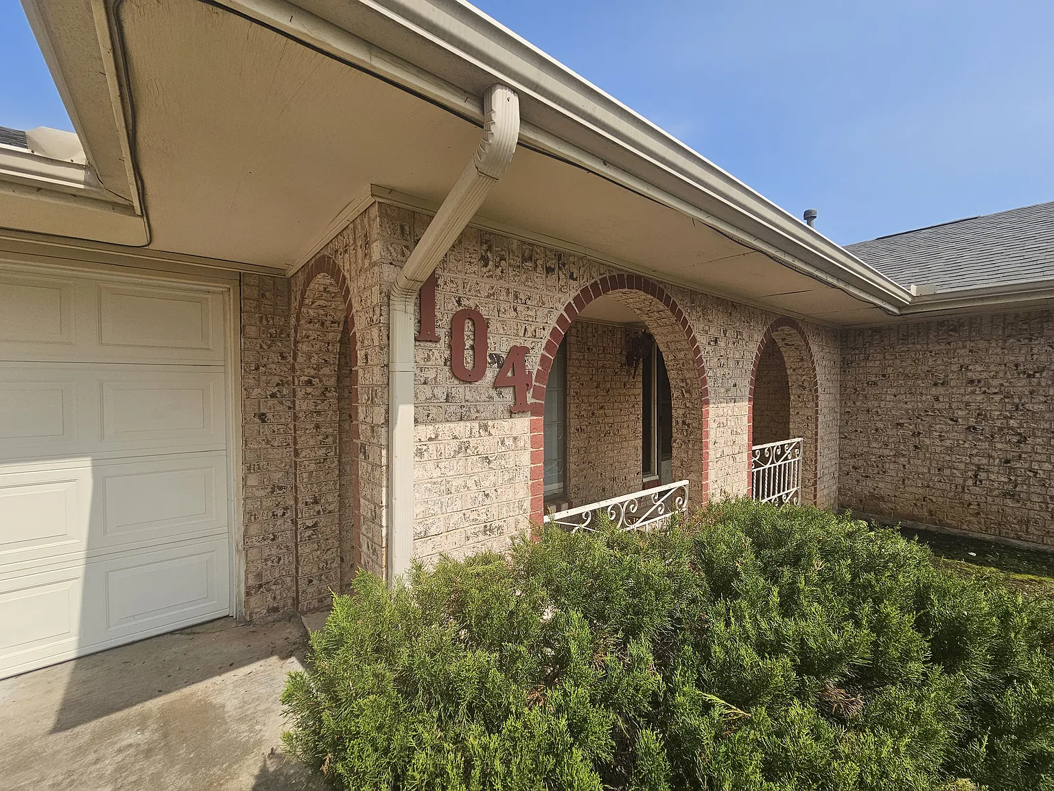 3 bed, 1700 sqft, $1,300 — Photo 2