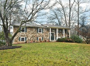 18 Newcastle Ln, Oak Ridge, TN 37830