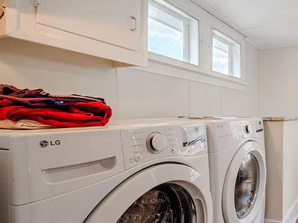 319 Washington St FLOOR 2