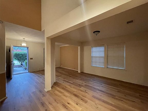 4th image of 14211 Darrah Dr