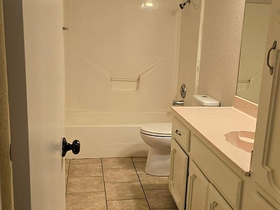 3rd image of 514 E Park Ave