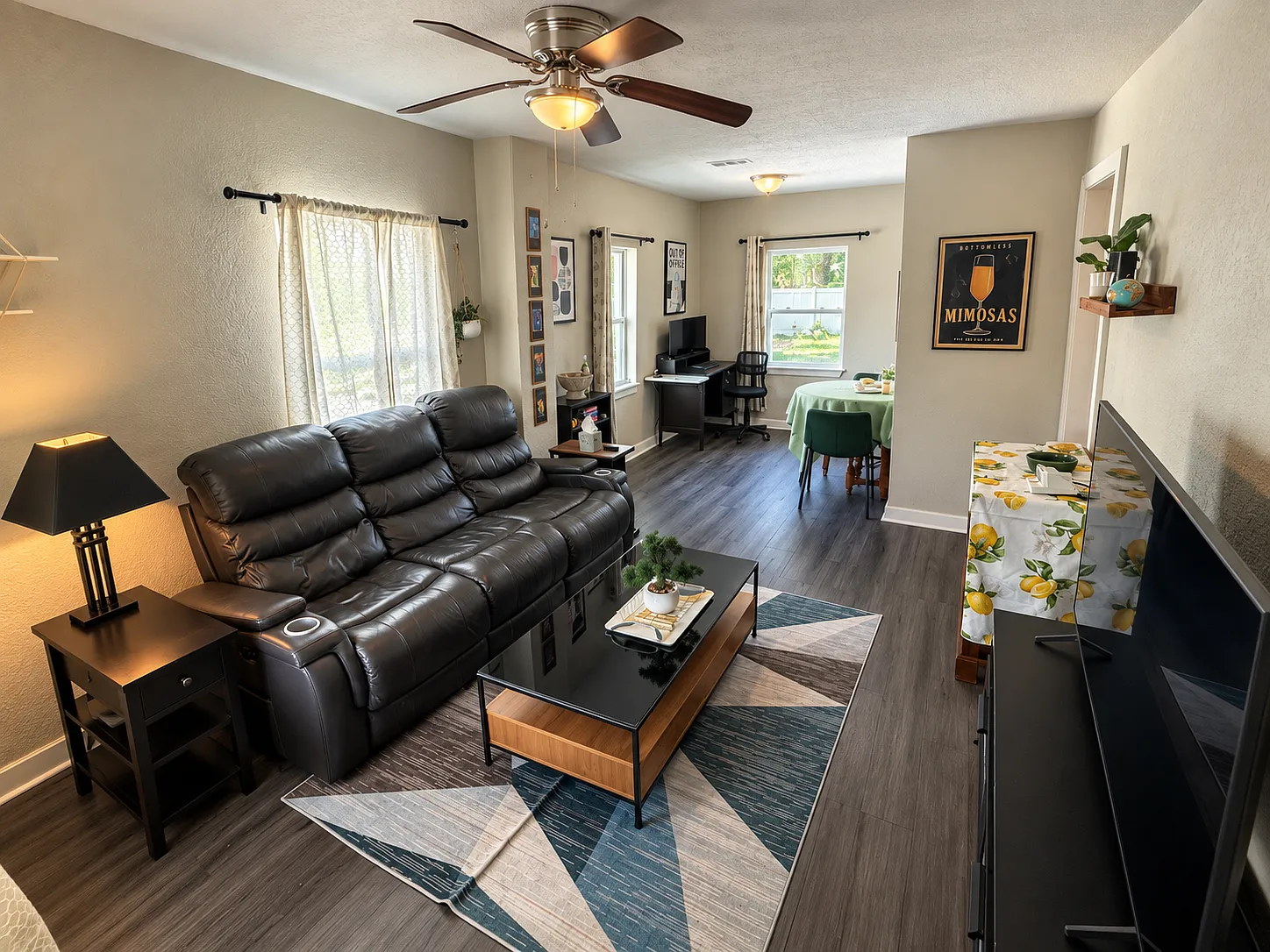 3 bed, 910 sqft, $2,495 — Photo 3