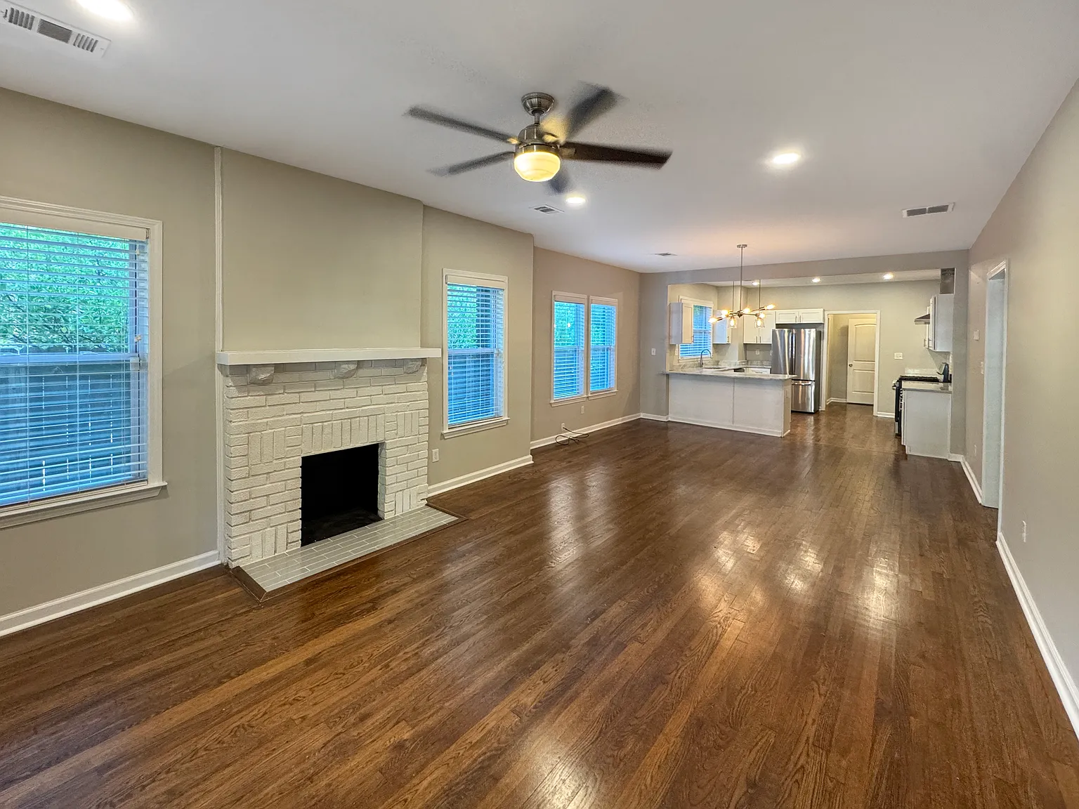 3 bed, 1477 sqft, $2,000 — Photo 4
