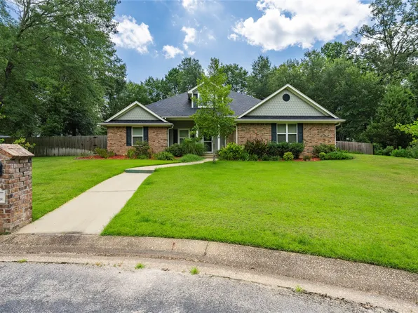 1024 Pebblebrook Ct, Chandler, TX 75758