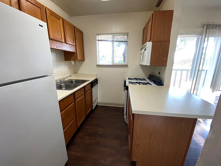 812 20th St #6 — Photo 7