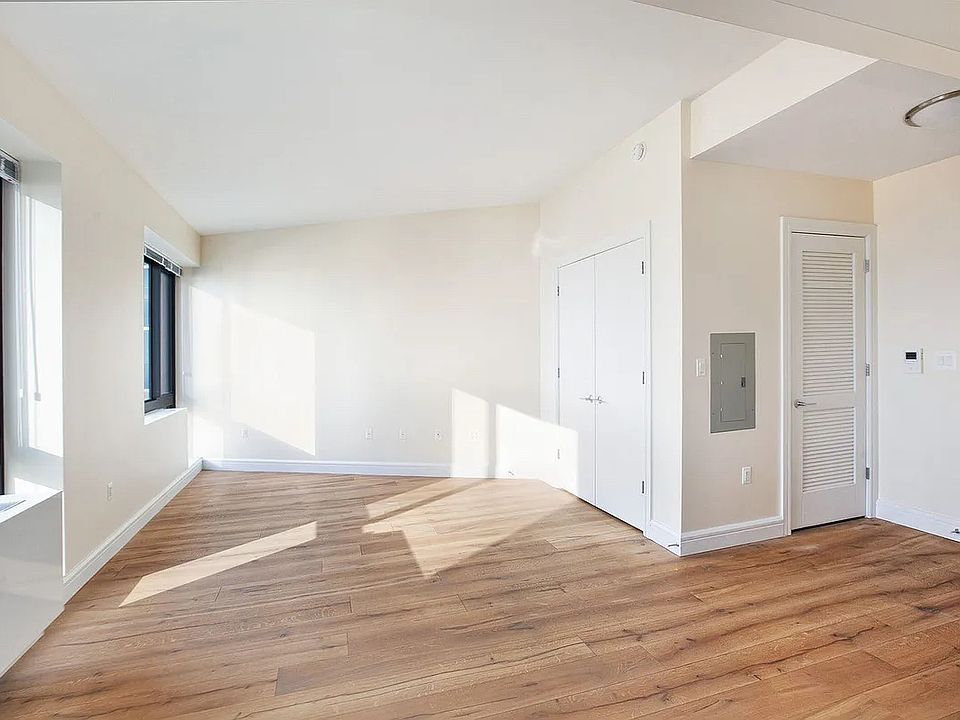 1st image of 2519 43rd Ave Unit Penthouse 7