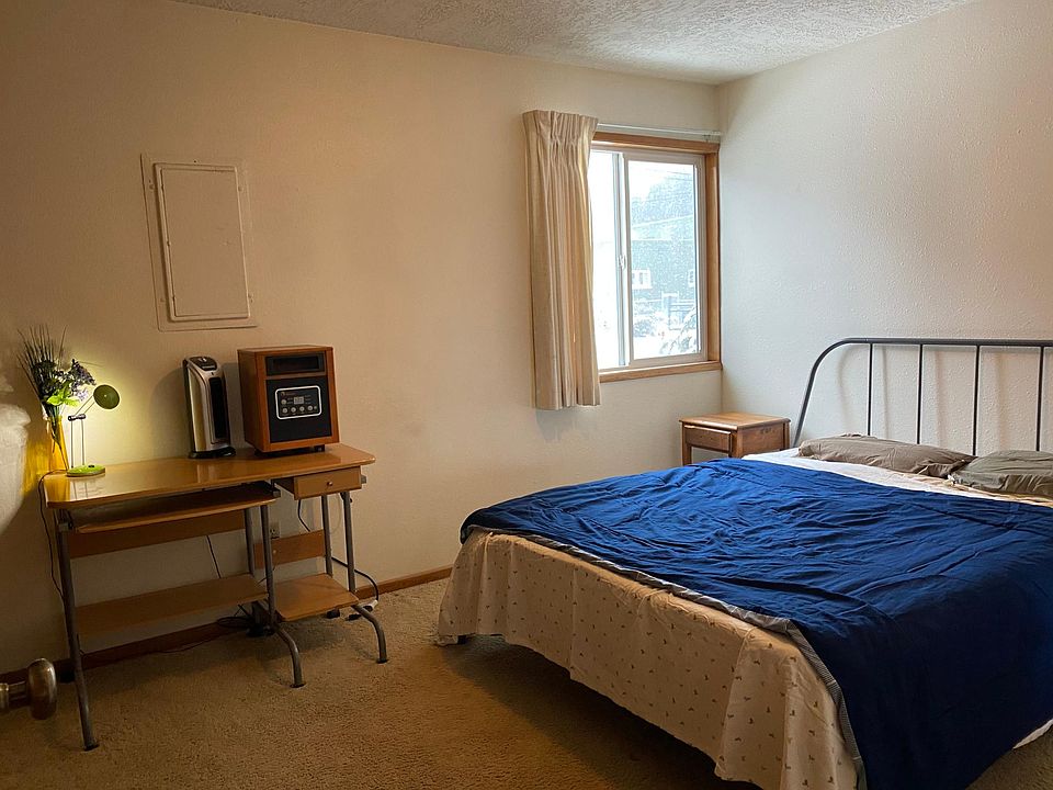 Queen Size Bed in Room