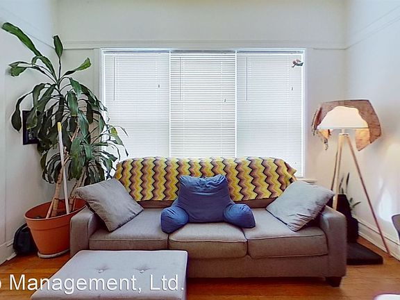 2nd image of 4653 N Malden St APT 2W