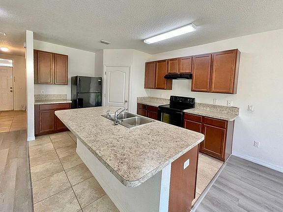 4th image of 16723 Broadford Ln