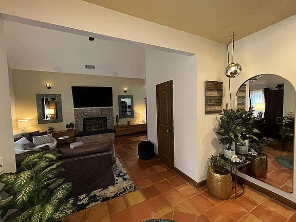 5th image of 1045 Fincher Rd