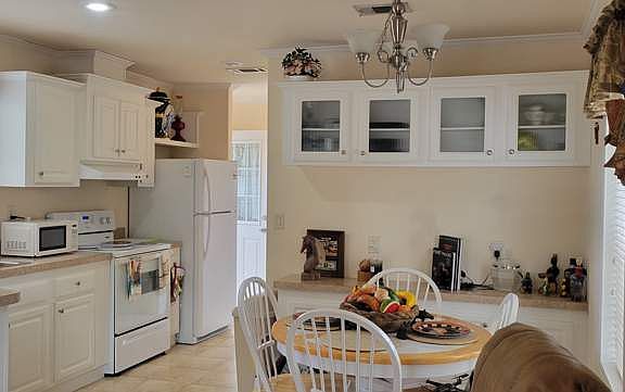 4th image of 1208 Lee St #5