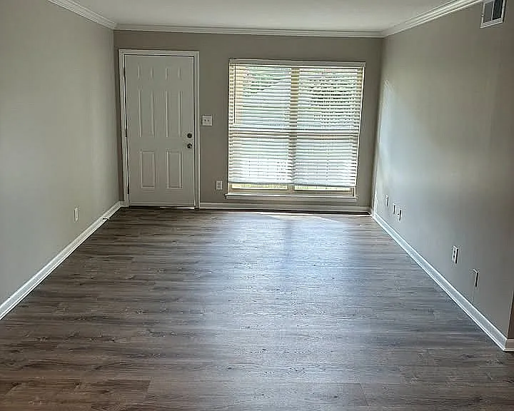 Crestline Court — Photo 5