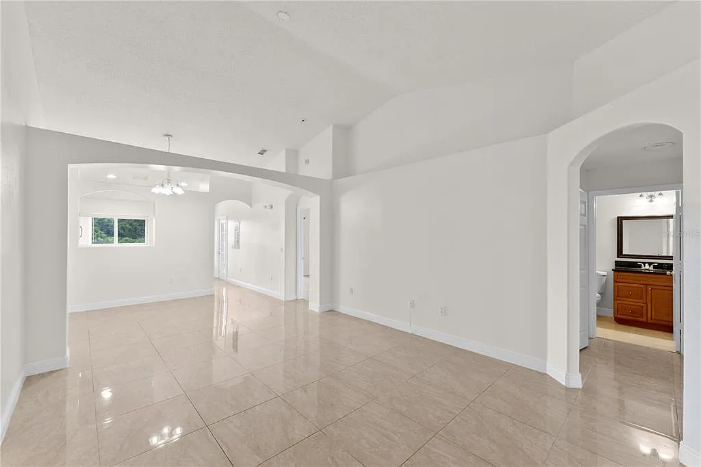 3 bed, 2.0 bath, 1013 sqft, $1,750 — Photo 3