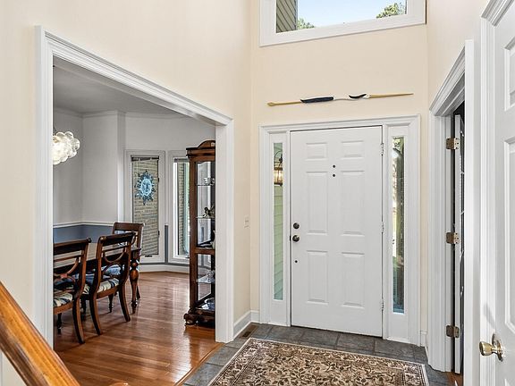 5th image of 205 Red Oak Ln